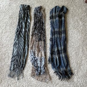 Women’s Animal print scarf set. A lot of three.